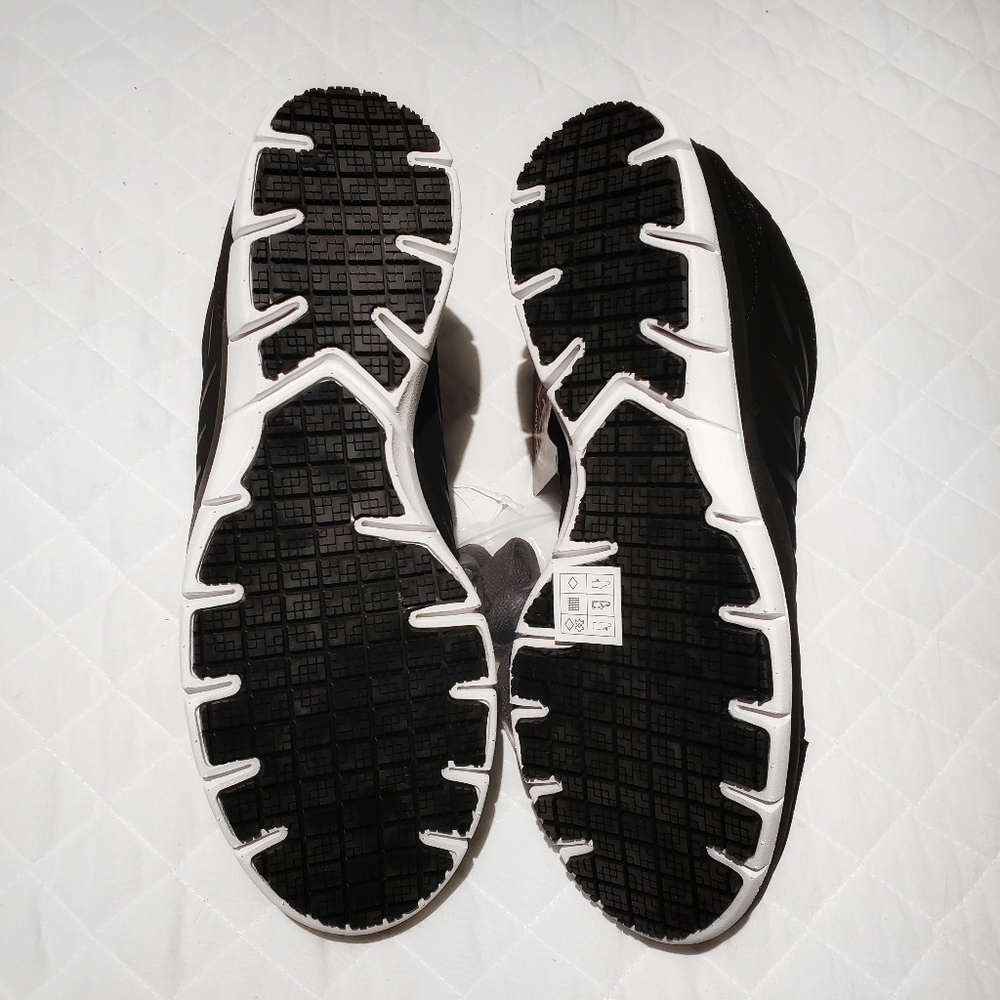 NIB Sketchers Slip Resistant Memory Foam Relaxed Fit Black Sneakers Size: 9.5 - Picture 4 of 5